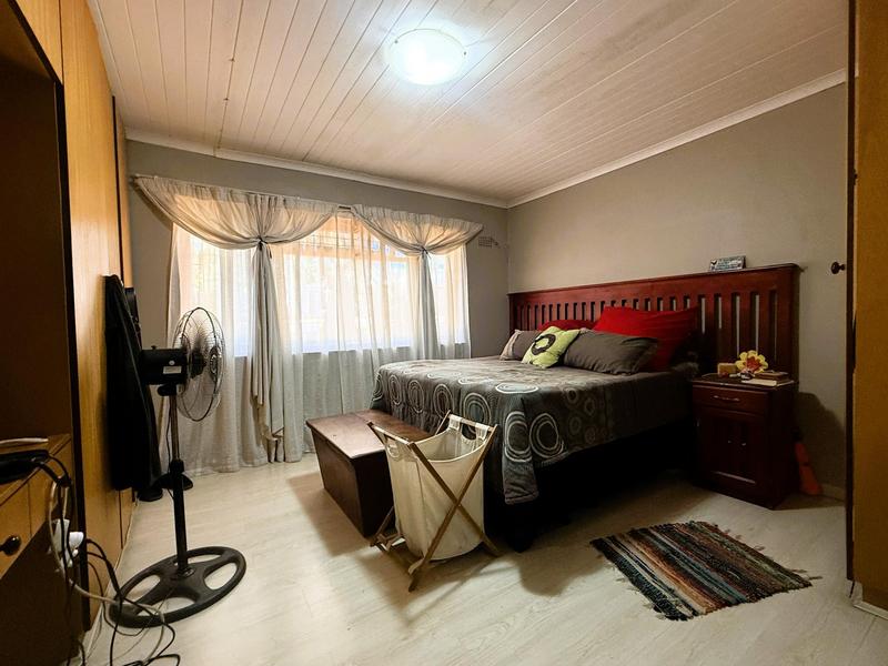 4 Bedroom Property for Sale in Bergzicht Western Cape